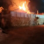 שריפה במתחם צימרים בכפר ירכא: חמישה צוותי כיבוי נאבקו בלהבות לאורך הלילה, הצימרים נשרפו כליל